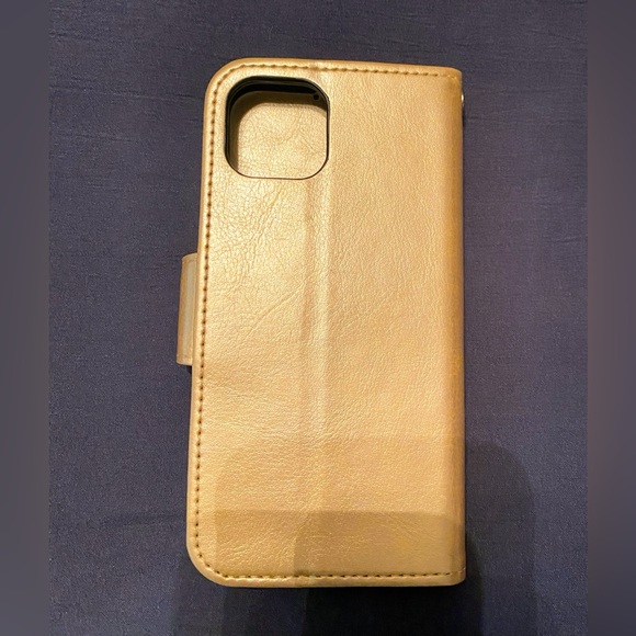 iPhone 11 Pro smart case gold in color magnetic class in front room for cards - Picture 4 of 7